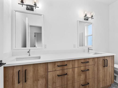 240 Holloway Drive, Kamloops, BC - Indoor Photo Showing Bathroom