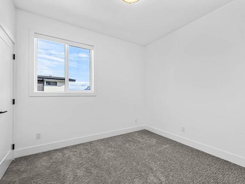 240 Holloway Drive, Kamloops, BC - Indoor Photo Showing Other Room