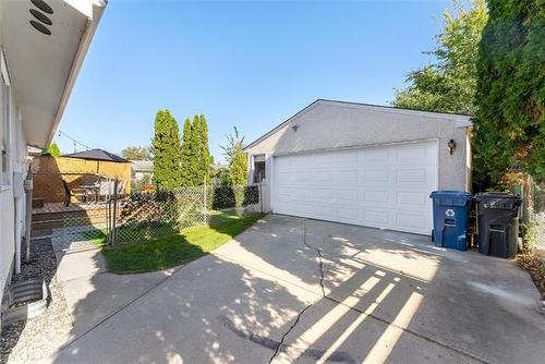 90 Kay Cr, Winnipeg, MB 