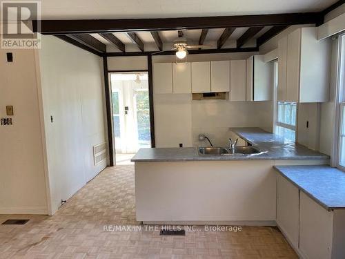 15316 Mount Wolfe Road, Caledon, ON - Indoor Photo Showing Kitchen