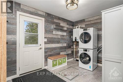 35 Elgin Street N, Athens, ON - Indoor Photo Showing Laundry Room