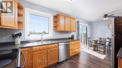 116 Patterson Parkway, Georgian Bluffs, ON - Indoor Photo Showing Kitchen With Double Sink