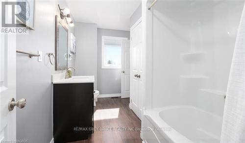 116 Patterson Parkway, Georgian Bluffs, ON - Indoor Photo Showing Bathroom