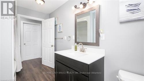 116 Patterson Parkway, Georgian Bluffs, ON - Indoor Photo Showing Bathroom