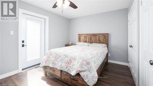 116 Patterson Parkway, Georgian Bluffs, ON - Indoor Photo Showing Bedroom