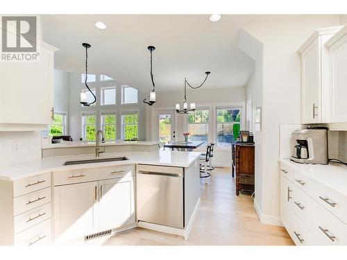 357 Quilchena Drive, Kelowna, BC - Indoor Photo Showing Kitchen