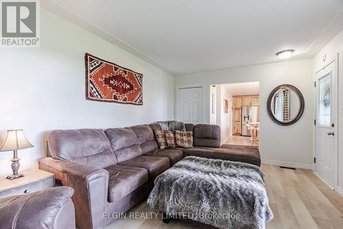 33257 Queen Street, Southwold (Iona Station), ON - Indoor Photo Showing Living Room