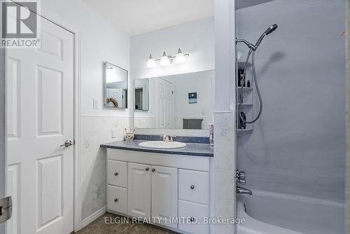 33257 Queen Street, Southwold (Iona Station), ON - Indoor Photo Showing Bathroom