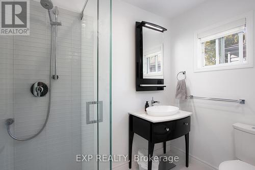 189 Harley Street, London, ON - Indoor Photo Showing Bathroom