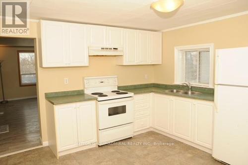 32-34 Superior Street, Newmarket, ON - Indoor Photo Showing Kitchen With Double Sink