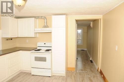 32-34 Superior Street, Newmarket, ON - Indoor Photo Showing Kitchen