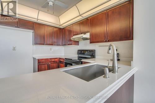 704 - 1 Clark Avenue W, Vaughan, ON - Indoor Photo Showing Kitchen