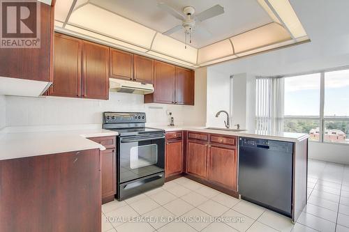 704 - 1 Clark Avenue W, Vaughan, ON - Indoor Photo Showing Kitchen