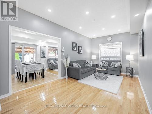 7 Rockrose Drive, Brampton, ON - Indoor Photo Showing Living Room