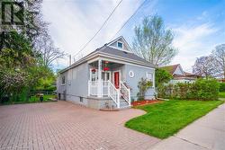 197 FENNELL Avenue E  Hamilton, ON L9A 1S5