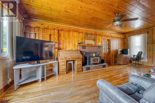 68 Division Street South, Kingsville, ON - Indoor Photo Showing Living Room With Fireplace