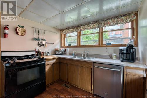 68 Division Street South, Kingsville, ON - Indoor Photo Showing Kitchen With Double Sink