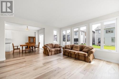 69 Defence Street, Ottawa, ON - Indoor Photo Showing Living Room