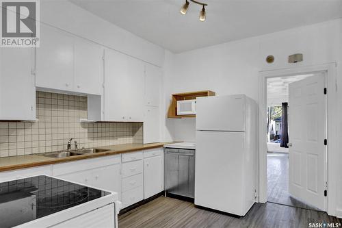 2136 Wallace Street, Regina, SK - Indoor Photo Showing Kitchen With Double Sink