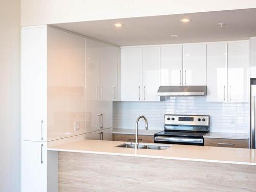 Kitchen - 1707-2200 Rue Sauvé O., Montréal (Ahuntsic-Cartierville), QC - Indoor Photo Showing Kitchen With Double Sink With Upgraded Kitchen