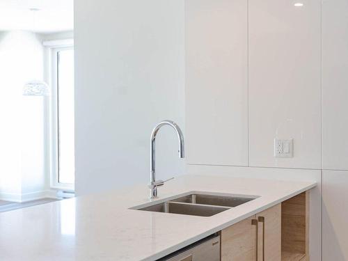 Kitchen - 1707-2200 Rue Sauvé O., Montréal (Ahuntsic-Cartierville), QC - Indoor Photo Showing Kitchen With Double Sink