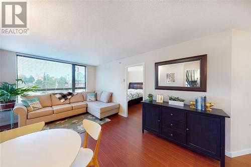 507 814 Royal Avenue, New Westminster, BC - Indoor Photo Showing Living Room