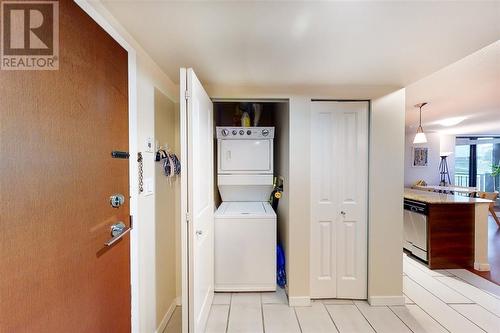 507 814 Royal Avenue, New Westminster, BC - Indoor Photo Showing Laundry Room