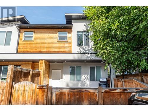 1056 Martin Avenue Unit# 2, Kelowna, BC - Outdoor