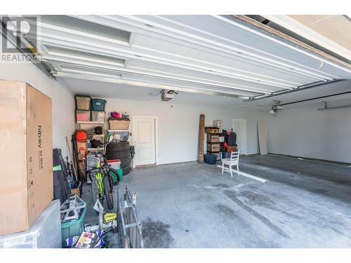 1056 Martin Avenue Unit# 2, Kelowna, BC - Indoor Photo Showing Garage