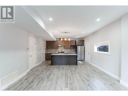 1056 Martin Avenue Unit# 2, Kelowna, BC - Indoor Photo Showing Kitchen