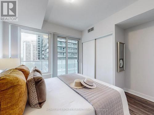 1003 - 99 Broadway Avenue, Toronto, ON - Indoor Photo Showing Bedroom