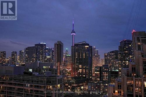 2001 - 215 Fort York Boulevard, Toronto, ON - Outdoor