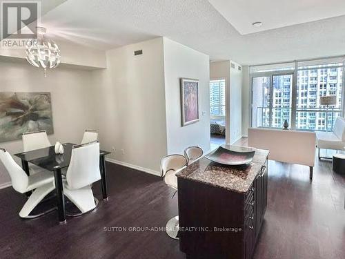 2001 - 215 Fort York Boulevard, Toronto, ON - Indoor Photo Showing Dining Room