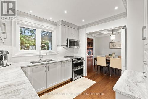 164 Ellwood Drive E, Caledon, ON - Indoor Photo Showing Kitchen With Upgraded Kitchen