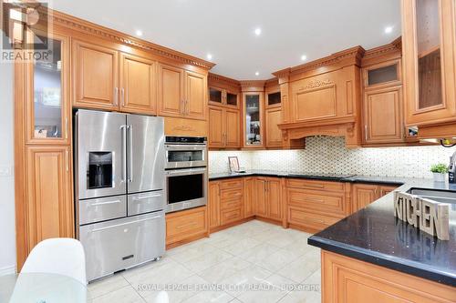 11 Lyndbrook Crescent, Brampton, ON - Indoor Photo Showing Kitchen