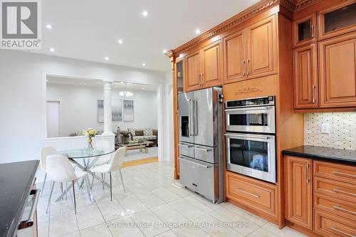 11 Lyndbrook Crescent, Brampton, ON - Indoor Photo Showing Kitchen