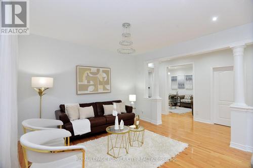 11 Lyndbrook Crescent, Brampton, ON - Indoor Photo Showing Living Room