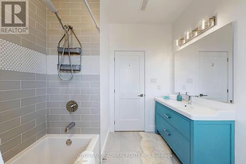 1037 Edgeleigh Avenue, Mississauga, ON - Indoor Photo Showing Bathroom