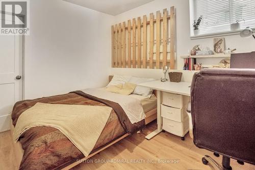 1037 Edgeleigh Avenue, Mississauga, ON - Indoor Photo Showing Bedroom