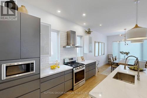 1037 Edgeleigh Avenue, Mississauga, ON - Indoor Photo Showing Kitchen With Upgraded Kitchen