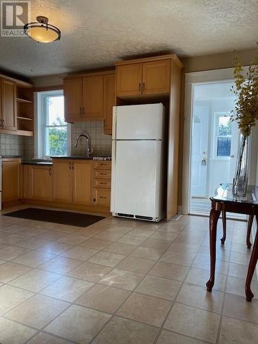 329 Frood, Sudbury, ON - Indoor Photo Showing Kitchen