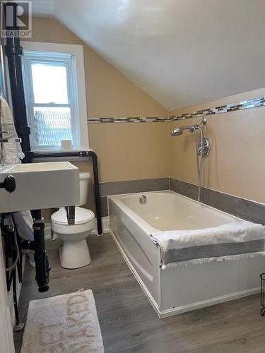 329 Frood, Sudbury, ON - Indoor Photo Showing Bathroom