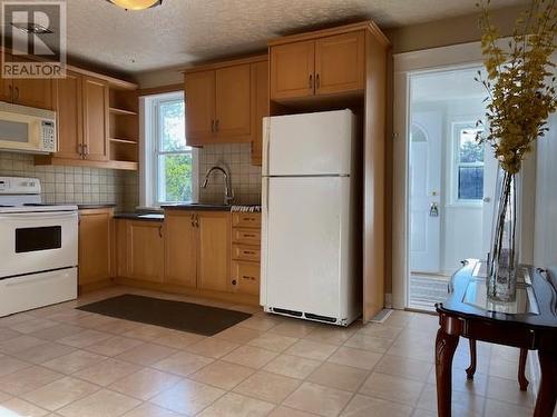 329 Frood, Sudbury, ON - Indoor Photo Showing Kitchen