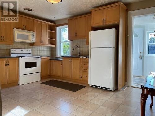 329 Frood, Sudbury, ON - Indoor Photo Showing Kitchen