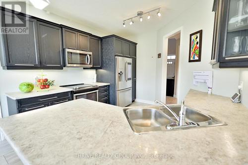 72 Carolina Crescent, St. Thomas, ON - Indoor Photo Showing Kitchen With Double Sink With Upgraded Kitchen