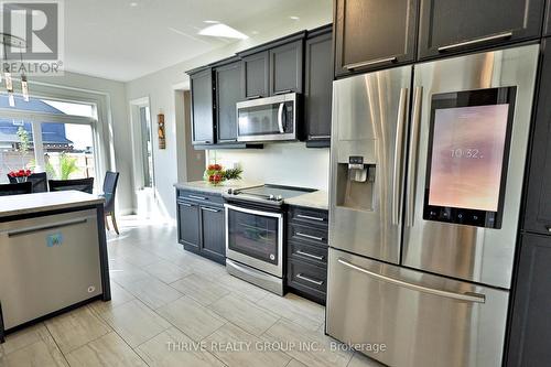 72 Carolina Crescent, St. Thomas, ON - Indoor Photo Showing Kitchen With Upgraded Kitchen