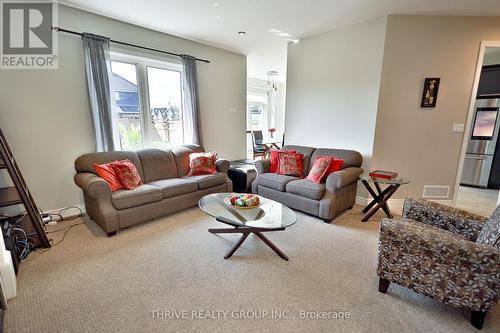 72 Carolina Crescent, St. Thomas, ON - Indoor Photo Showing Living Room