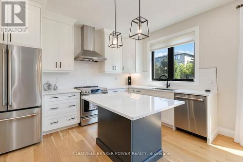 1056 Trailsway Avenue, London, ON - Indoor Photo Showing Kitchen With Upgraded Kitchen