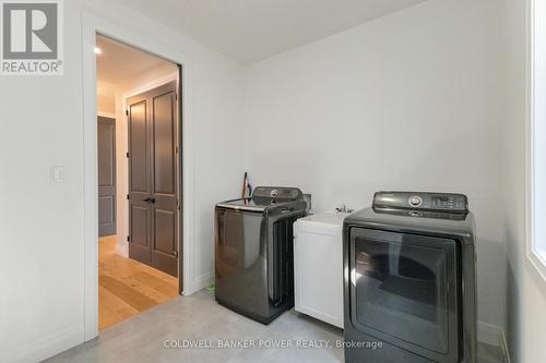 1056 Trailsway Avenue, London, ON - Indoor Photo Showing Laundry Room