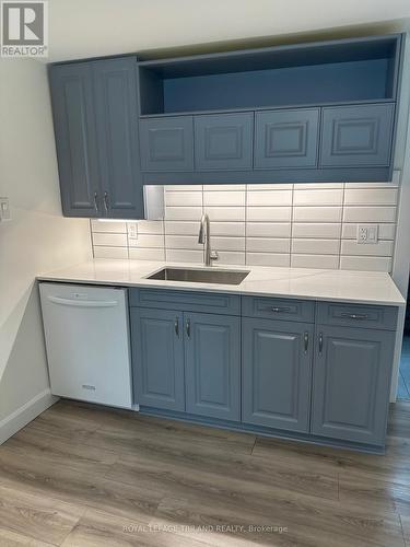 451 South Street, London, ON - Indoor Photo Showing Kitchen